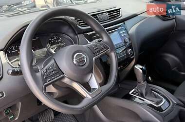Позашляховик / Кросовер Nissan Rogue Sport 2018 в 