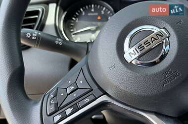 Позашляховик / Кросовер Nissan Rogue Sport 2018 в 