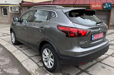 Внедорожник / Кроссовер Nissan Rogue Sport 2017 в 