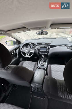 Внедорожник / Кроссовер Nissan Rogue Sport 2017 в 