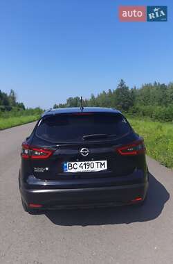 Позашляховик / Кросовер Nissan Rogue Sport 2020 в 