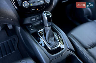 Внедорожник / Кроссовер Nissan Rogue Sport 2022 в 