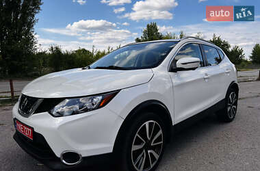 Внедорожник / Кроссовер Nissan Rogue Sport 2017 в 