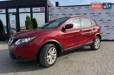 Внедорожник / Кроссовер Nissan Rogue Sport 2017 в 