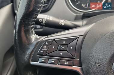 Внедорожник / Кроссовер Nissan Rogue Sport 2017 в 