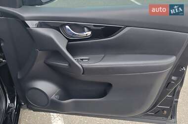 Внедорожник / Кроссовер Nissan Rogue Sport 2017 в 