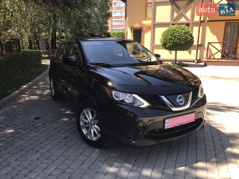 Позашляховик / Кросовер Nissan Rogue Sport 2018 в 