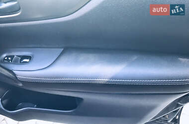 Позашляховик / Кросовер Nissan Rogue Sport 2018 в 