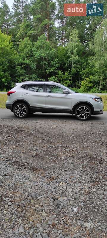 Внедорожник / Кроссовер Nissan Rogue Sport 2017 в Нетешине