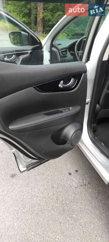 Внедорожник / Кроссовер Nissan Rogue Sport 2017 в Нетешине