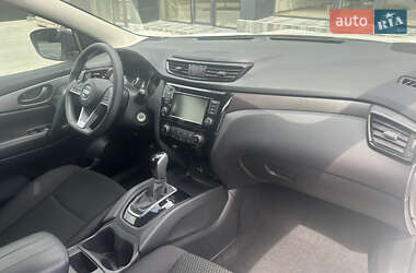 Позашляховик / Кросовер Nissan Rogue Sport 2020 в 