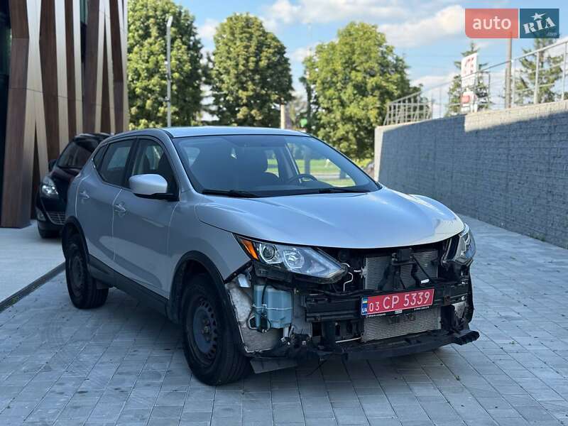 Внедорожник / Кроссовер Nissan Rogue Sport 2019 в Луцке