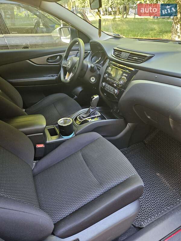 Внедорожник / Кроссовер Nissan Rogue Sport 2018 в Киеве