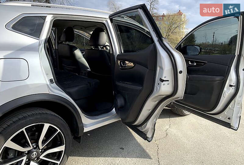 Внедорожник / Кроссовер Nissan Rogue Sport 2017 в Киеве