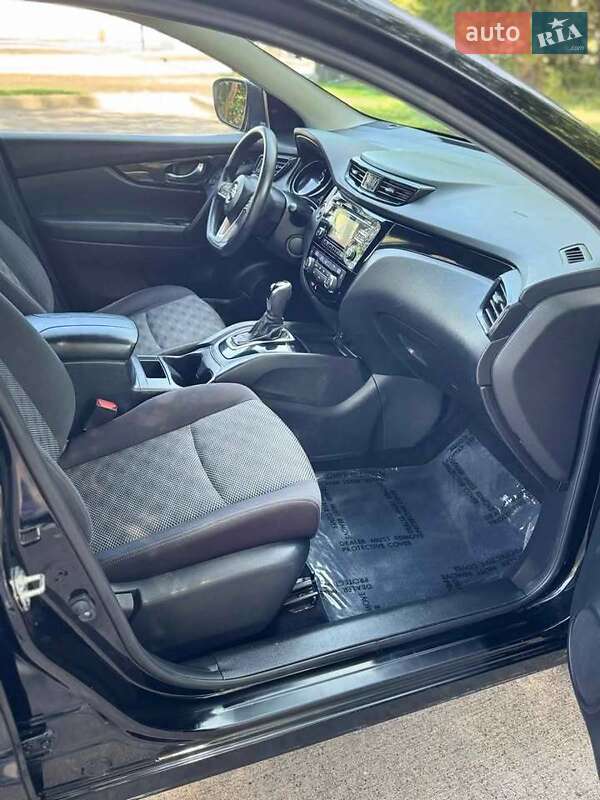 Внедорожник / Кроссовер Nissan Rogue Sport 2018 в Львове