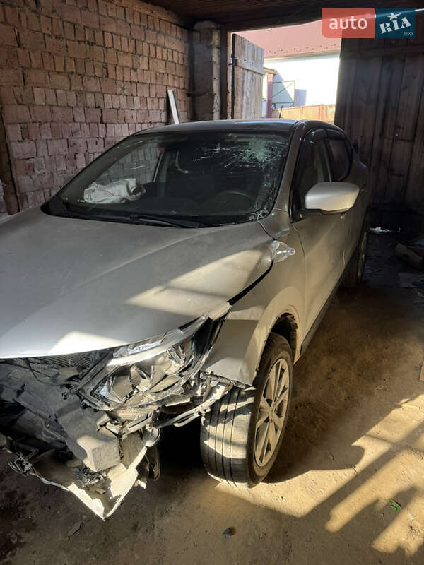 Внедорожник / Кроссовер Nissan Rogue Sport 2017 в Вижнице