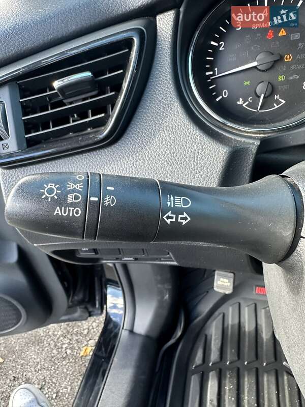 Позашляховик / Кросовер Nissan Rogue Sport 2017 в Білогородці