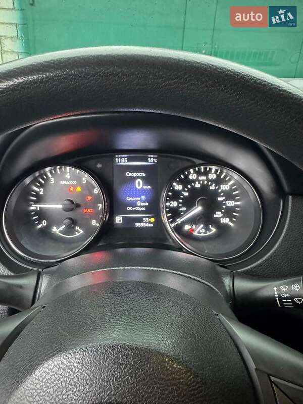 Внедорожник / Кроссовер Nissan Rogue Sport 2017 в Шевченкове