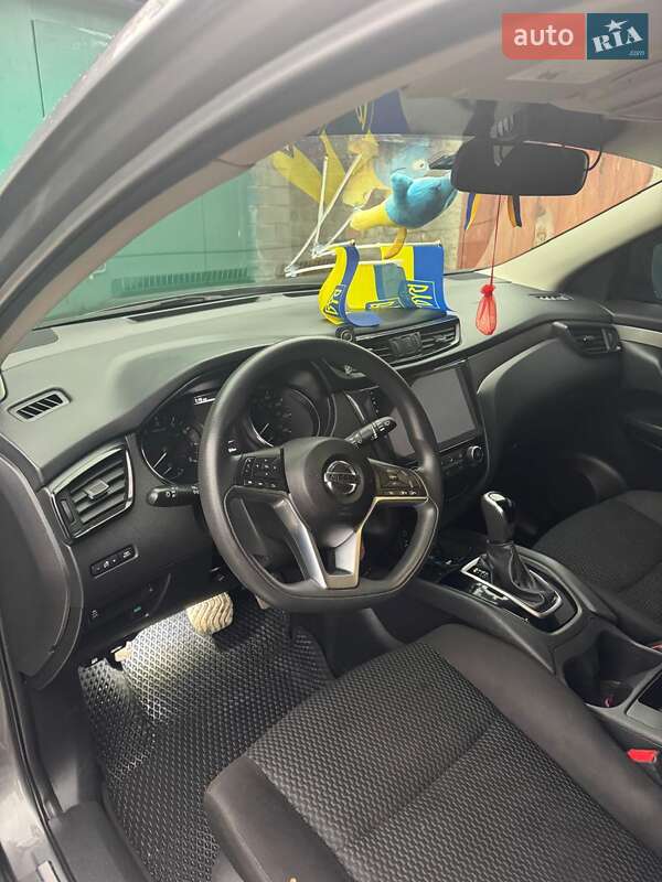 Внедорожник / Кроссовер Nissan Rogue Sport 2017 в Шевченкове