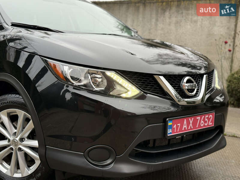 Внедорожник / Кроссовер Nissan Rogue Sport 2018 в Лубнах