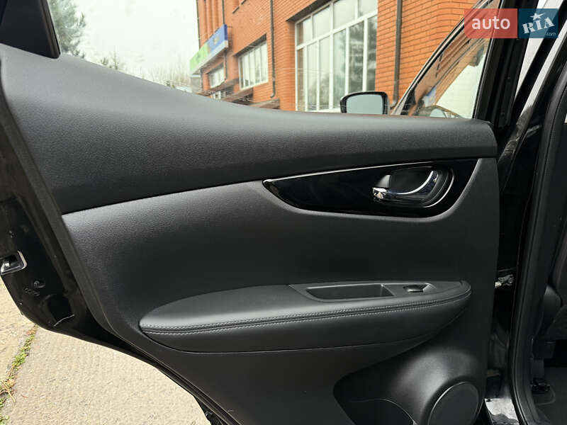 Внедорожник / Кроссовер Nissan Rogue Sport 2018 в Лубнах