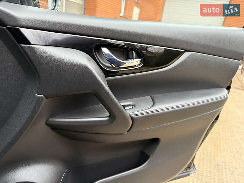 Внедорожник / Кроссовер Nissan Rogue Sport 2018 в Лубнах