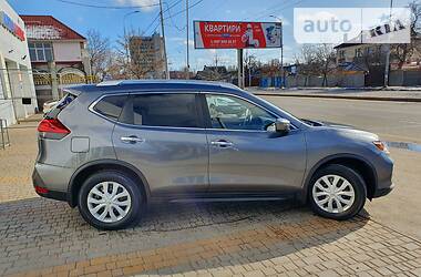 Позашляховик / Кросовер Nissan Rogue 2017 в 