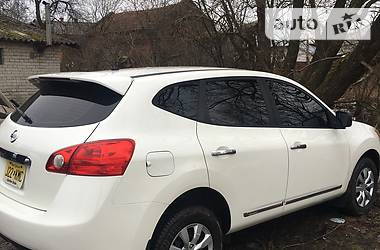 Позашляховик / Кросовер Nissan Rogue 2010 в 