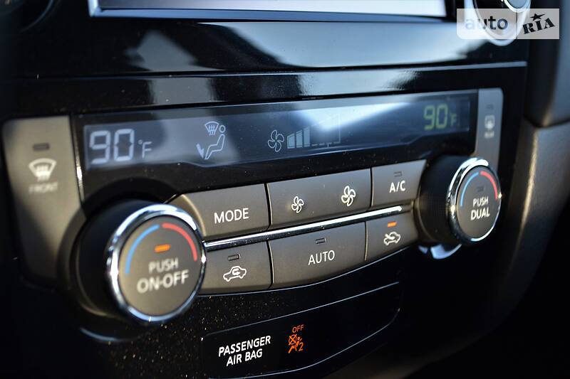 Позашляховик / Кросовер Nissan Rogue 2017 в Харкові