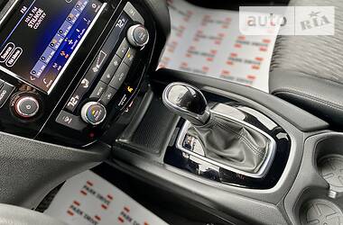 Позашляховик / Кросовер Nissan Rogue 2017 в 