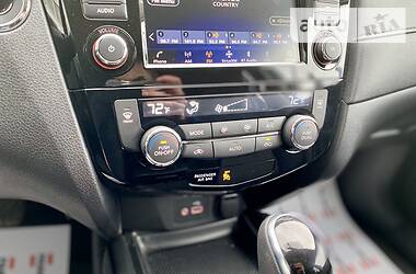 Позашляховик / Кросовер Nissan Rogue 2017 в 