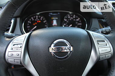 Позашляховик / Кросовер Nissan Rogue 2015 в 