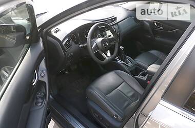 Позашляховик / Кросовер Nissan Rogue 2017 в 