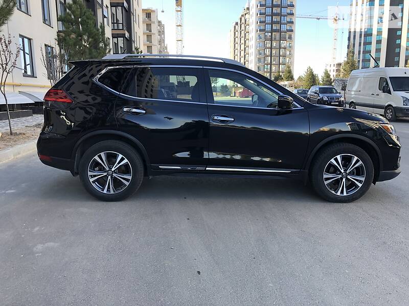 Позашляховик / Кросовер Nissan Rogue 2017 в Києві