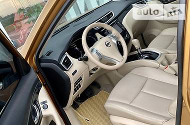 Позашляховик / Кросовер Nissan Rogue 2014 в 