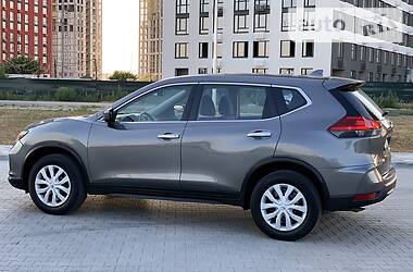 Позашляховик / Кросовер Nissan Rogue 2016 в 