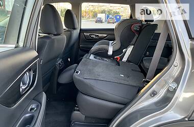 Позашляховик / Кросовер Nissan Rogue 2016 в 