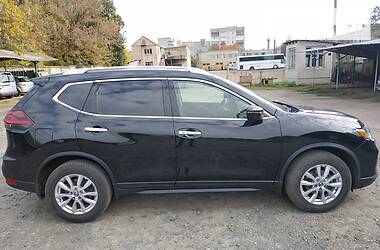 Внедорожник / Кроссовер Nissan Rogue 2017 в Владимир-Волынском