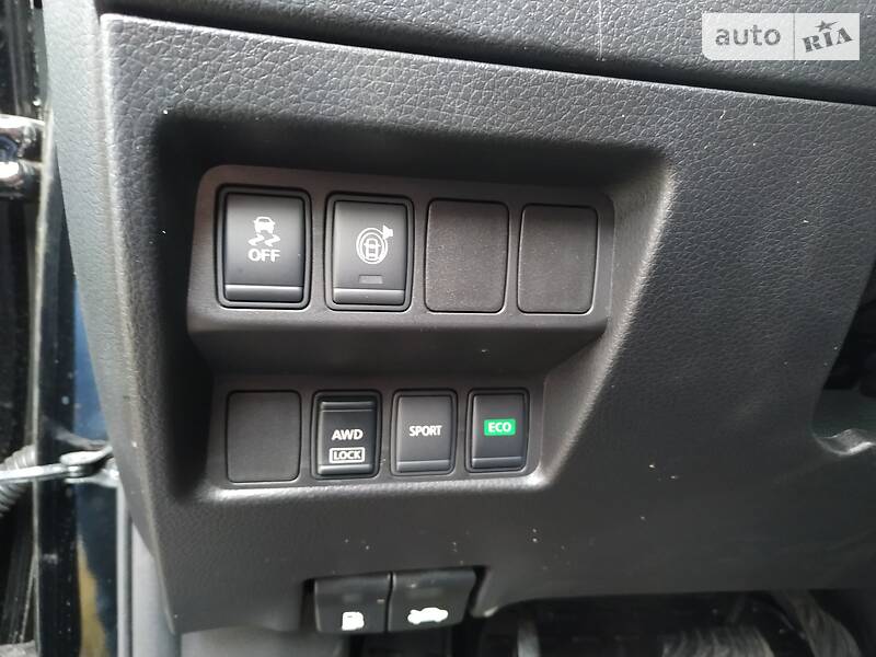 Внедорожник / Кроссовер Nissan Rogue 2016 в Полтаве