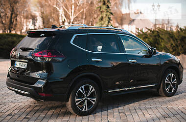 Внедорожник / Кроссовер Nissan Rogue 2017 в 