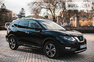 Внедорожник / Кроссовер Nissan Rogue 2017 в 