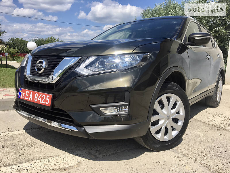 Nissan Rogue ridna farba