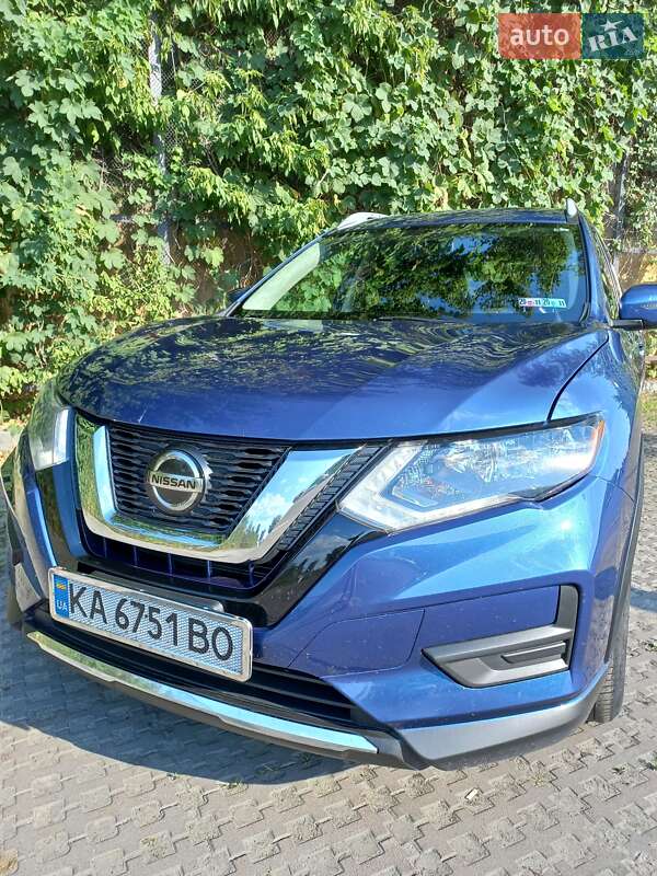 Внедорожник / Кроссовер Nissan Rogue 2017 в Киеве