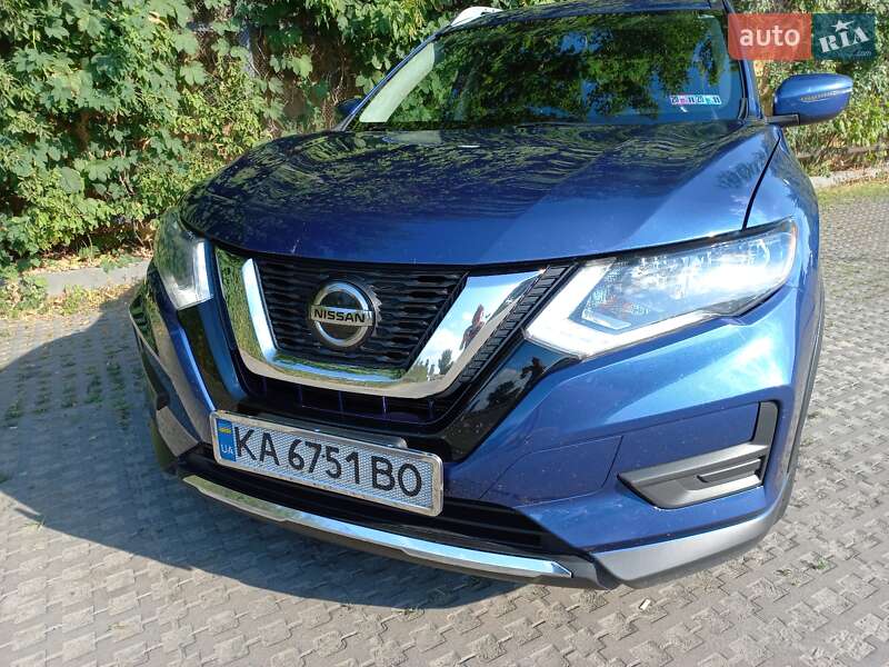 Внедорожник / Кроссовер Nissan Rogue 2017 в Киеве