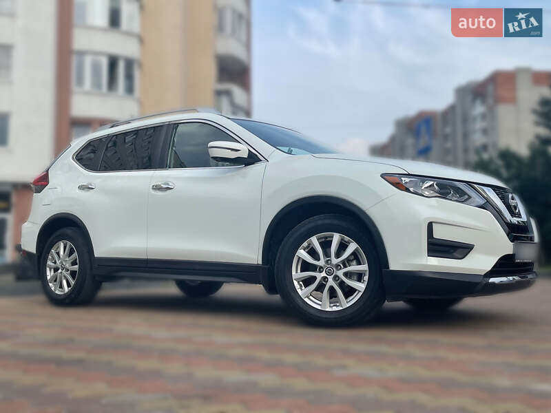 Позашляховик / Кросовер Nissan Rogue 2016 в Львові