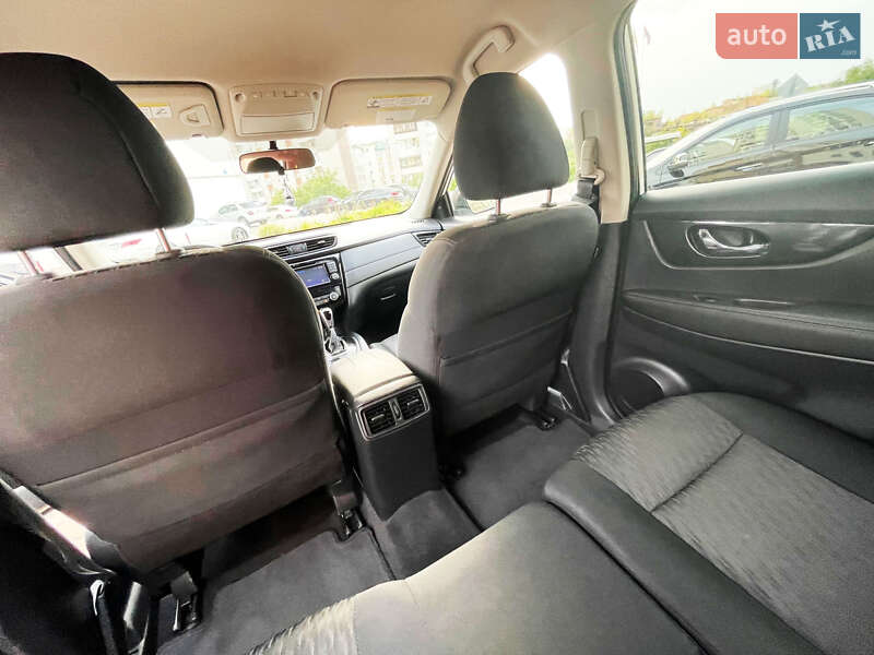 Позашляховик / Кросовер Nissan Rogue 2016 в Львові