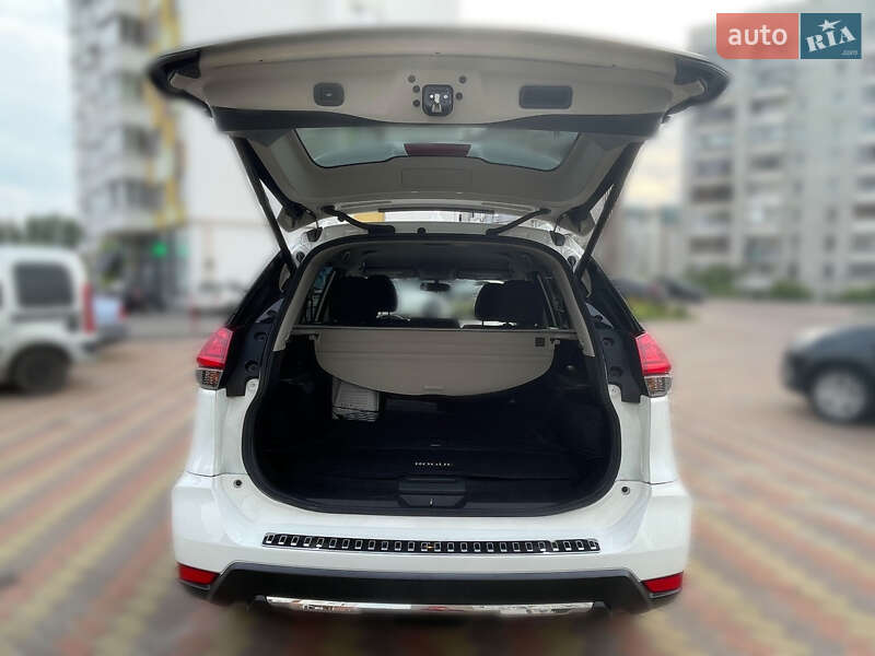 Позашляховик / Кросовер Nissan Rogue 2016 в Львові