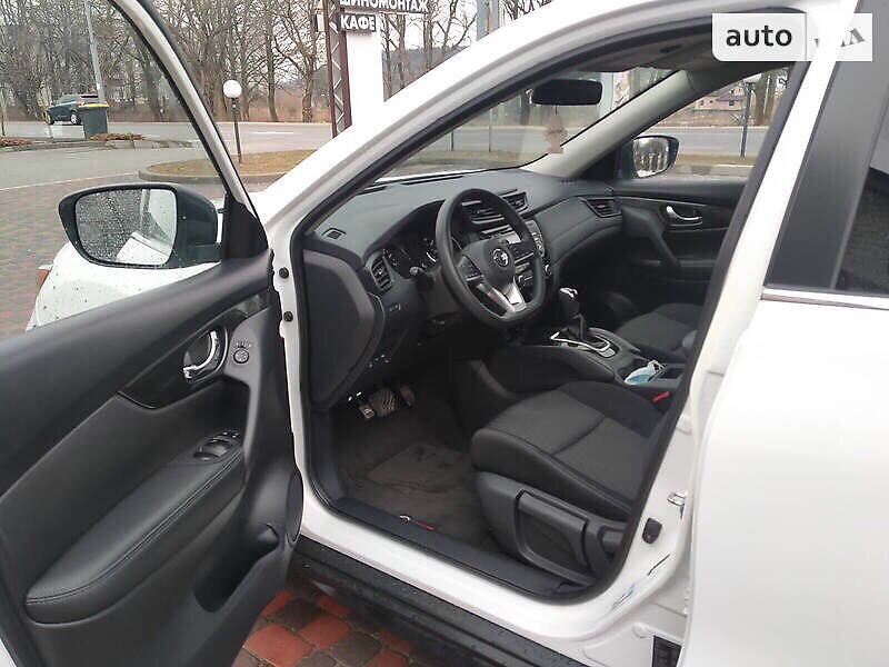 Внедорожник / Кроссовер Nissan Rogue 2017 в Львове