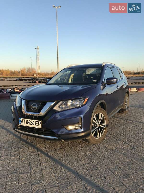 Внедорожник / Кроссовер Nissan Rogue 2017 в Львове