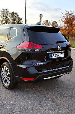 Внедорожник / Кроссовер Nissan Rogue 2017 в 